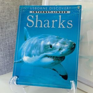 Usborne Discovery Sharks 🦈  Paperback Book